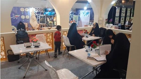 استقبال مخاطبان از بخش مشاوران حوزوی نمایشگاه قرآن