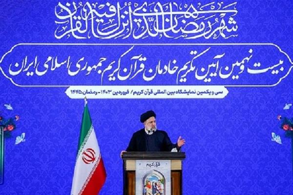 الرئيس الايراني: سعادة الإنسان ووحدة المسلمين تتحققان في ضوء اتباع القرآن