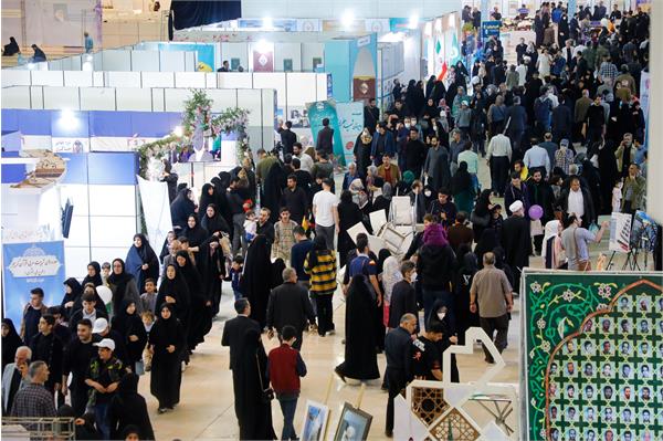 شکوه جمعیت در دهمین شب از برپایی نمایشگاه قرآن