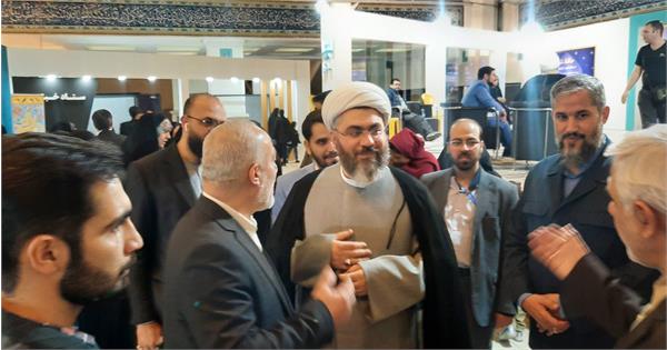 حضور رئیس ستاد هماهنگی کانون‌های فرهنگی هنری کشور در نمایشگاه قرآن
