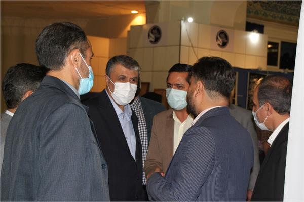 بازدید  رئیس سازمان انرژی اتمی از بخش مشاوره قرآن بنیان نمایشگاه قرآن کریم